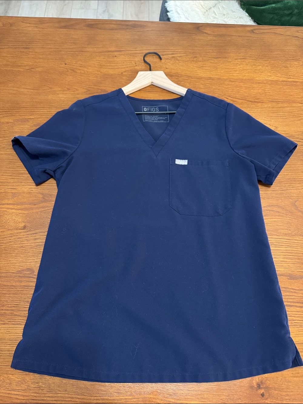 Figs Women's Navy S V-Neck Short Sleeve Scrub Top + Figs Navy M/T Scrub pants